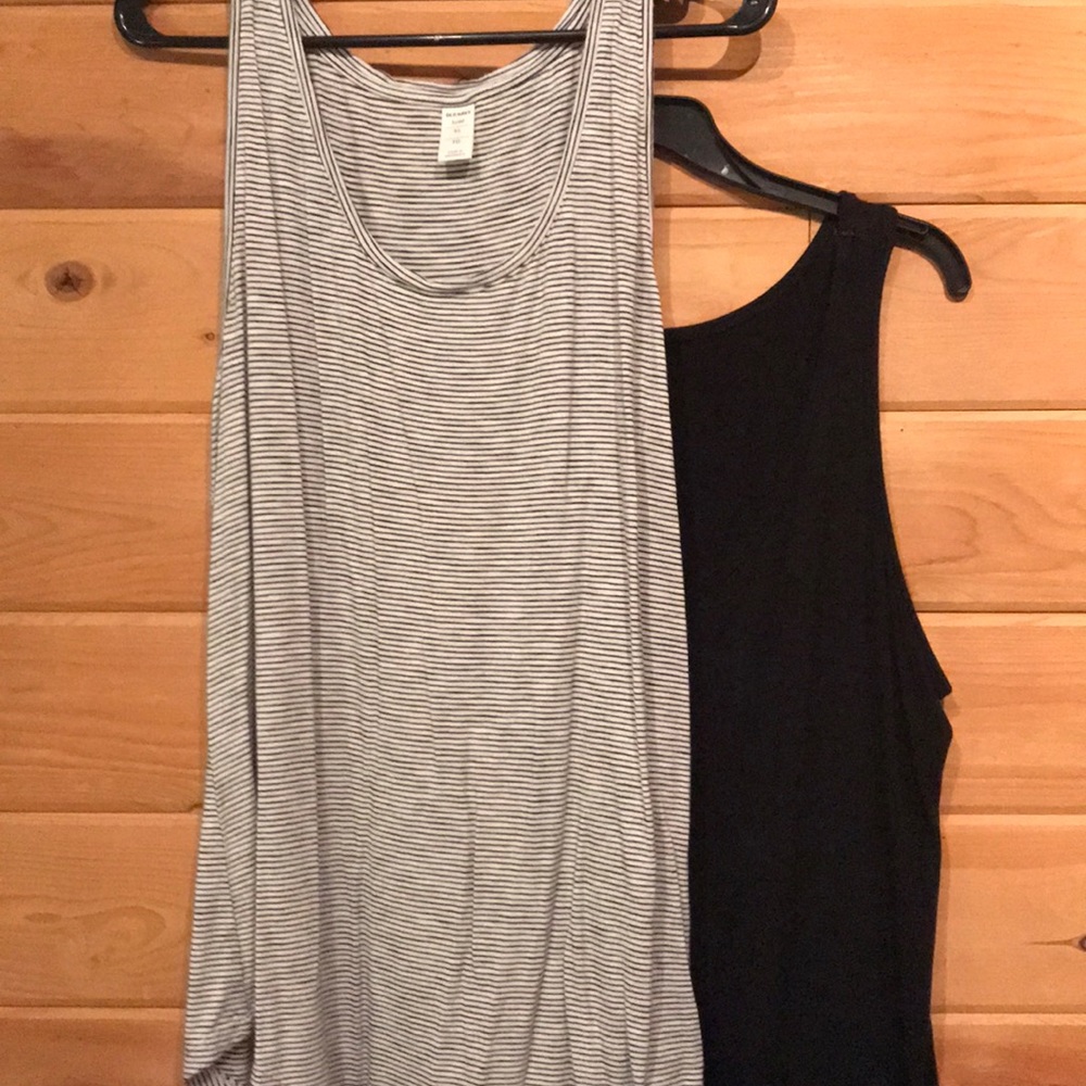 Unavailable. Poshmark won’t let me delete